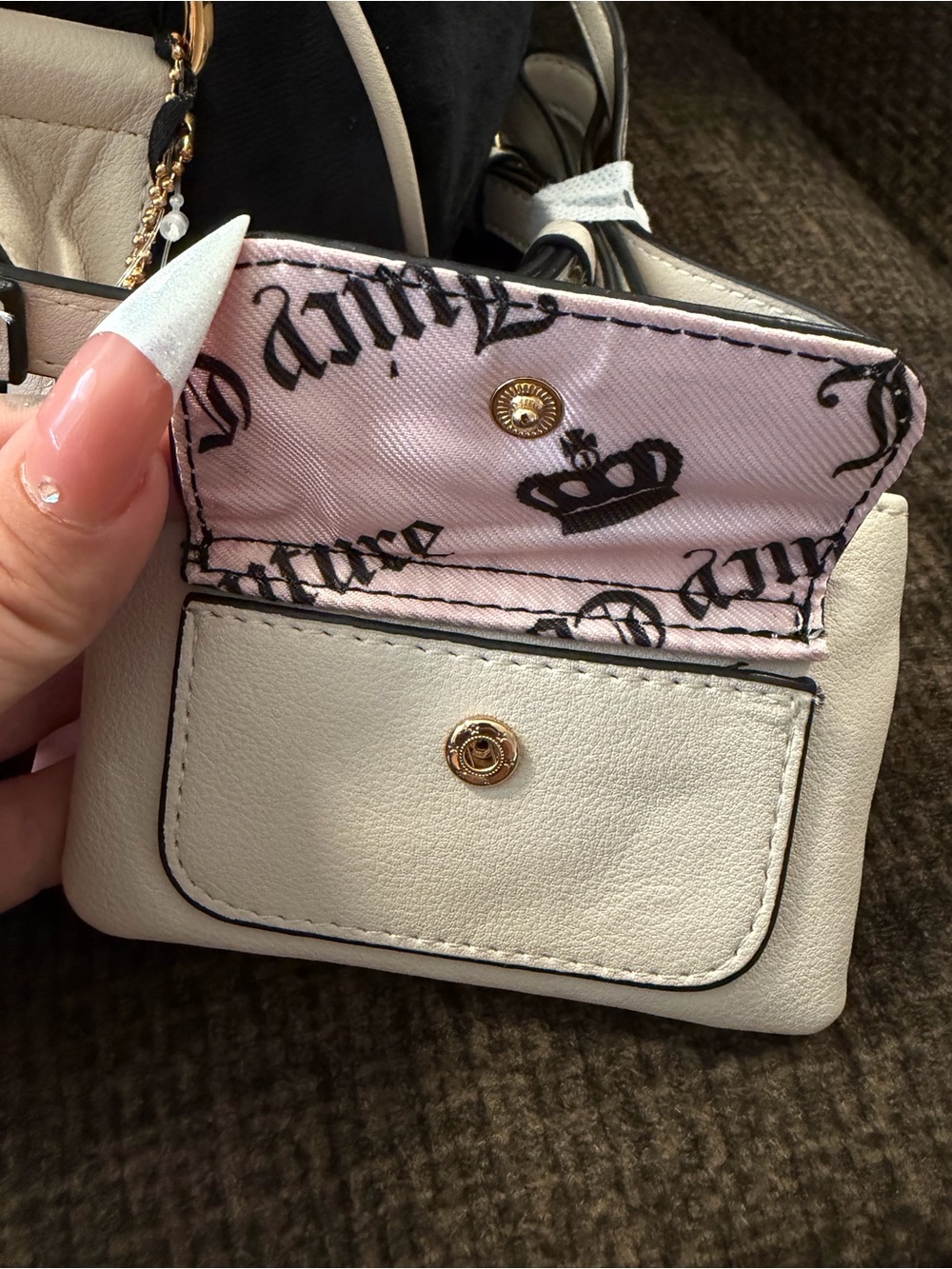 Juicy Couture  EXCLUSIVE-RARE Logo Hardware Detachable Strap /Crossbody 🆕 - Picture 13 of 14